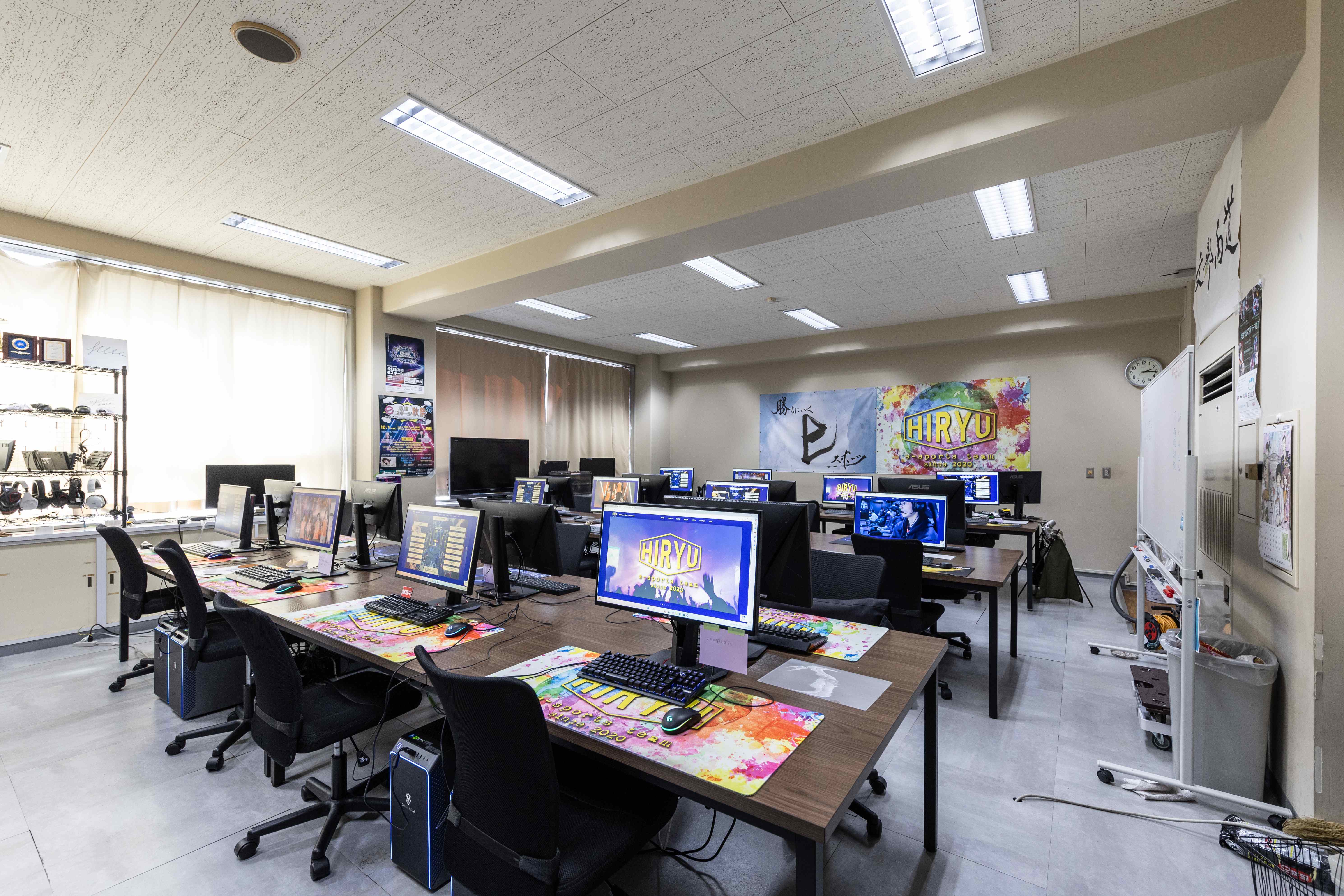 eスポーツ部室のクールな写真